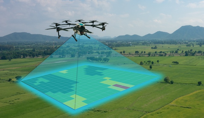 Drohne scannt ein Feld