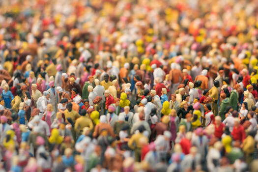 Eine große Menge an Menschen-Miniaturfiguren